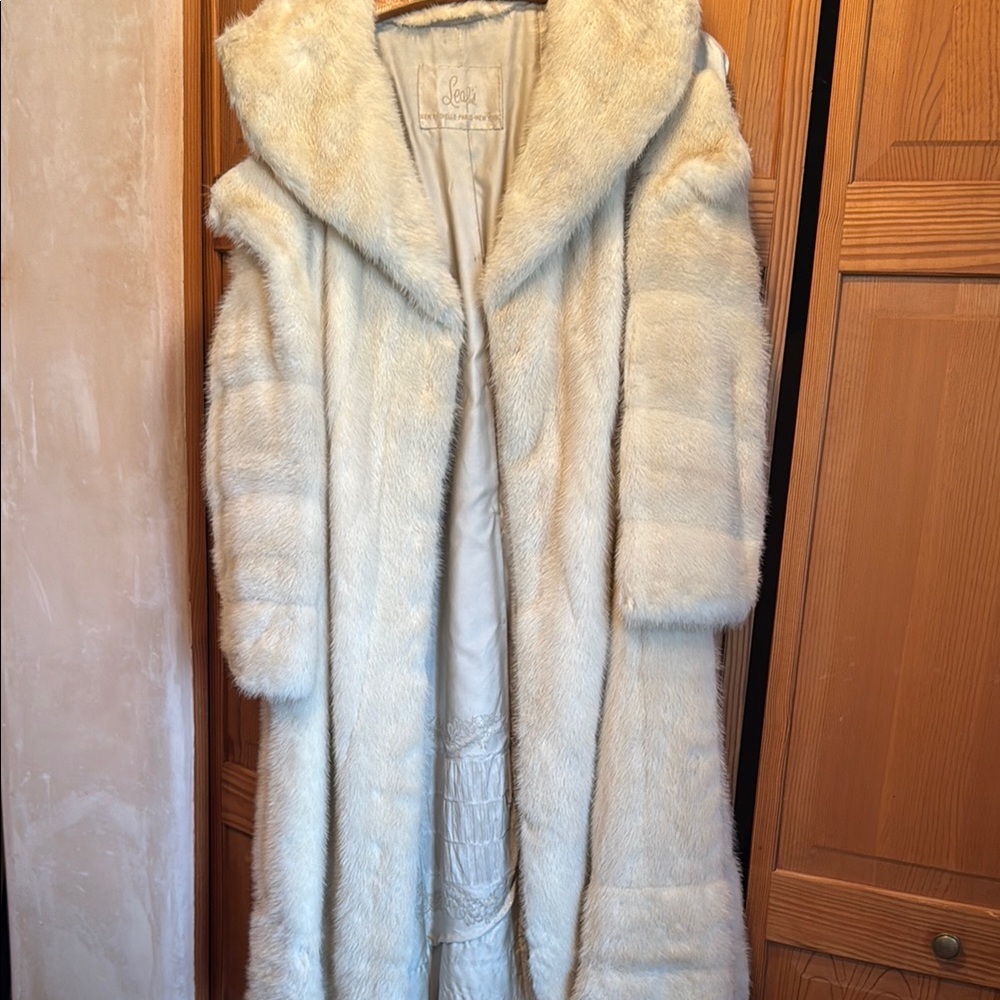 Cream Teddy Jacket with Plush Hood and Full-Length Design